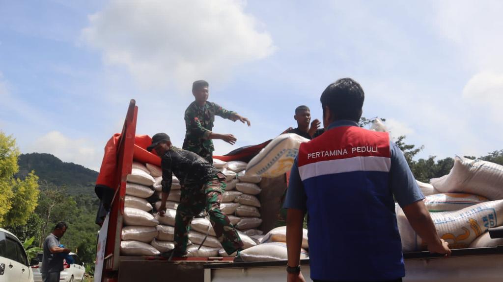 Pertamina Salurkan Ton Beras Ke Dapur Umum Posko Gempa Cianjur