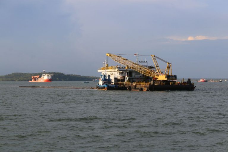 Pertamina Siap Angkat Pipa Putus