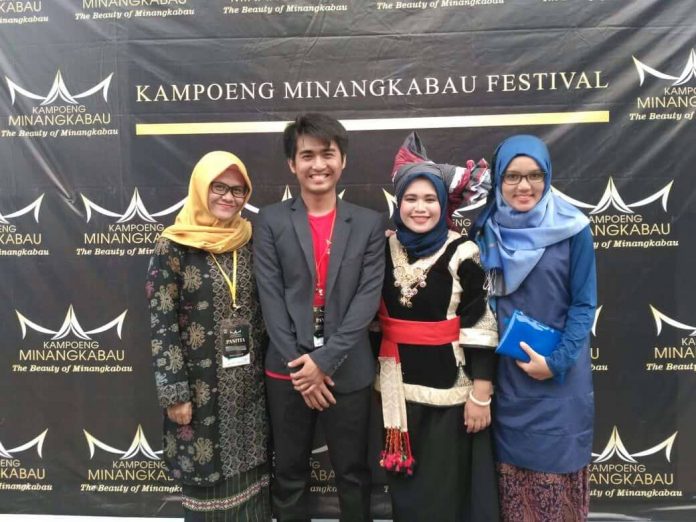 Foto 1 - Para Penggerak Kampoengminang, (dari kiri) Celi Parlina, Andika Cendekia, Dia Anggraini, dan Jenni Murlita. (Dok. Istimewa)