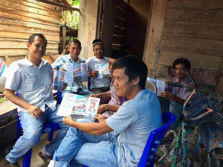 Relawan Prof Andalan Luwu Dor To Dor Sampaikan Program