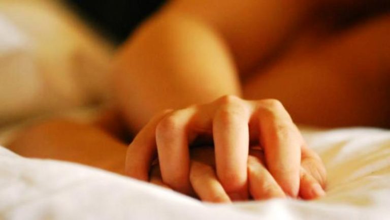 Empat Gaya Bercinta Terbaik Pasangan Berbadan Gemuk