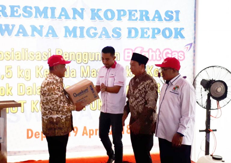 Pertamina dan Hiswana Serahkan Bantuan Kompor untuk Warga Depok