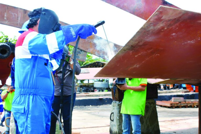 Perdana, Pertamina Dockyard Sorong Bangun Dua Unit Mooring Boat