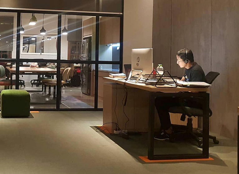 Sandiaga Pamer Ruang Kerja “Transparan” di Balai Kota