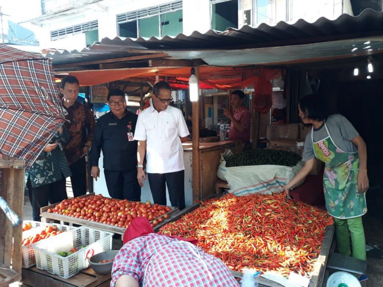 Pastikan Harga Pangan Stabil, Kepala BKP Blusukan ke Pasar Sukaramai Pekanbaru
