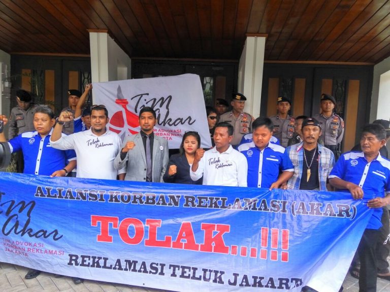 Datangi PN Jakarta Utara, Ratusan Nelayan Minta Kasus Reklamasi Dibuka Kembali
