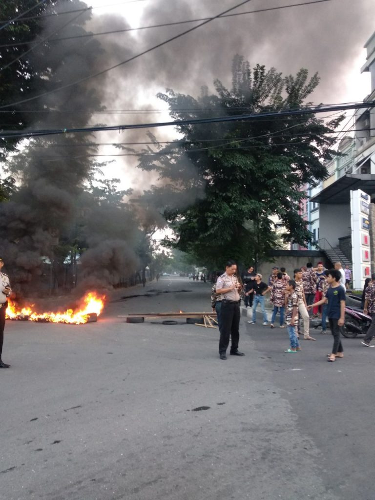 Demo di Perumahan Kodam, Jalan Arteri Pondok Indah Tak Bergerak