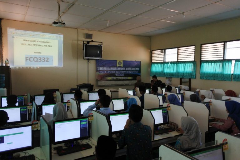 6.910 Santri Ikuti Tes Seleksi Beasiswa PBSB