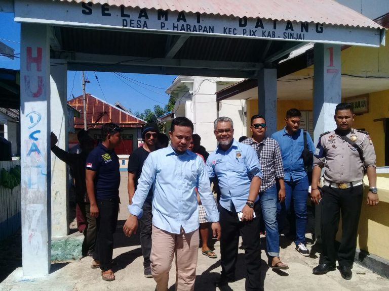 Andi Sudirman Blusukan di Pesisir Sinjai