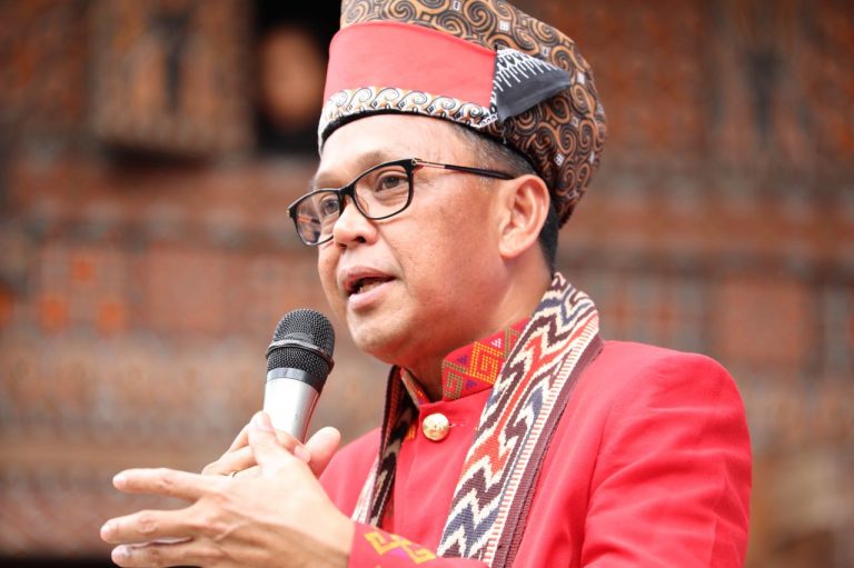 Prof Nurdin Abdullah Didaulat Jadi Tokoh Adat Toraja