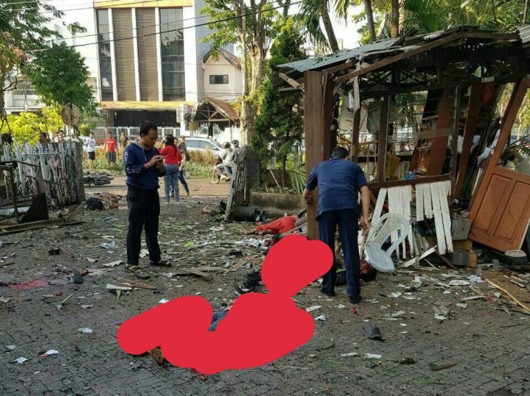 Terjadi Ledakan Bom di Gereja Santa Maria di Surabaya - MONITOR