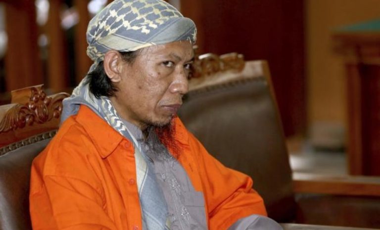 Pantau Persidangan, Mustofa Nahrawardaya Bela Bos ISIS Indonesia?