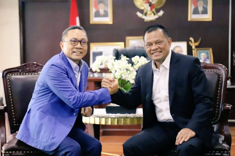 Sambut Kedatangan Gatot, Zulkifli Hasan: Saya Terima Capres Ini