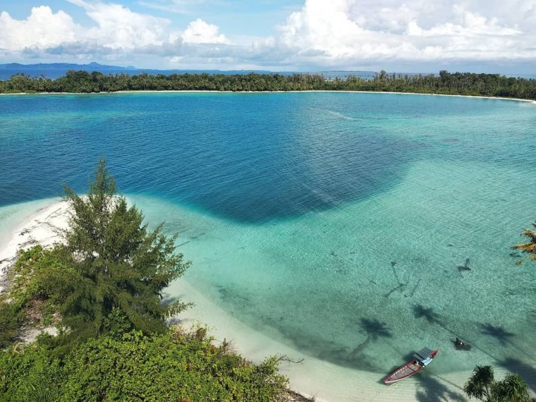 Dua Pantai Indah di Indonesia yang Bikin Kamu Lupa Rumah!