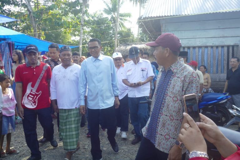 Sapa Warga Pasar Sabang, Nurdin Abdullah Dipanggil Gubernur