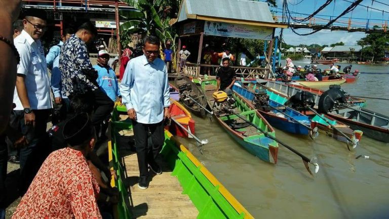 Prof Nurdin Abdullah Sambangi Warga Pesisir Danau Tempe