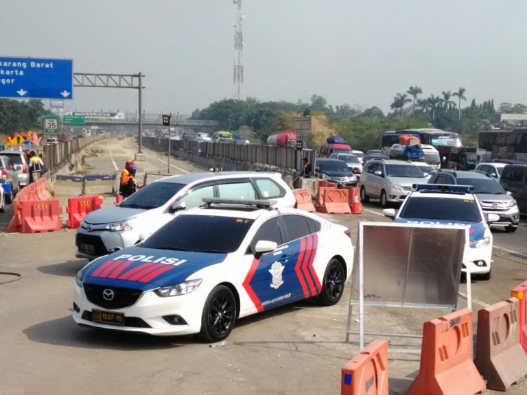 Operator Ruas Tol Japek Kembali Berlakukan Contraflow