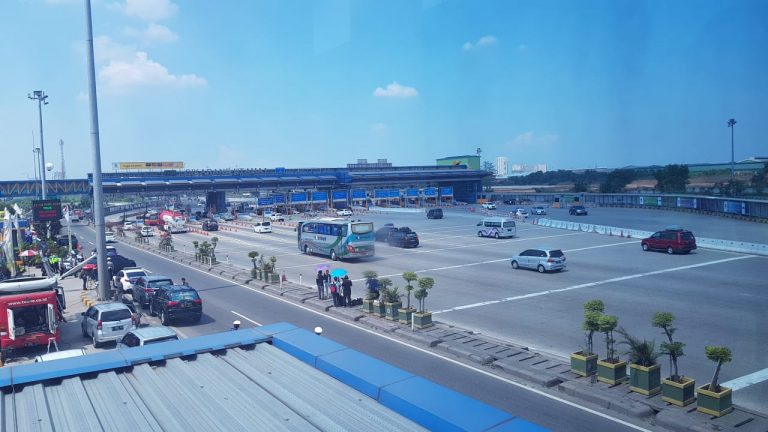 H-1 Lebaran, 720 Ribu Kendaraan Tinggalkan Jakarta Melalui GT Cikarang Utama