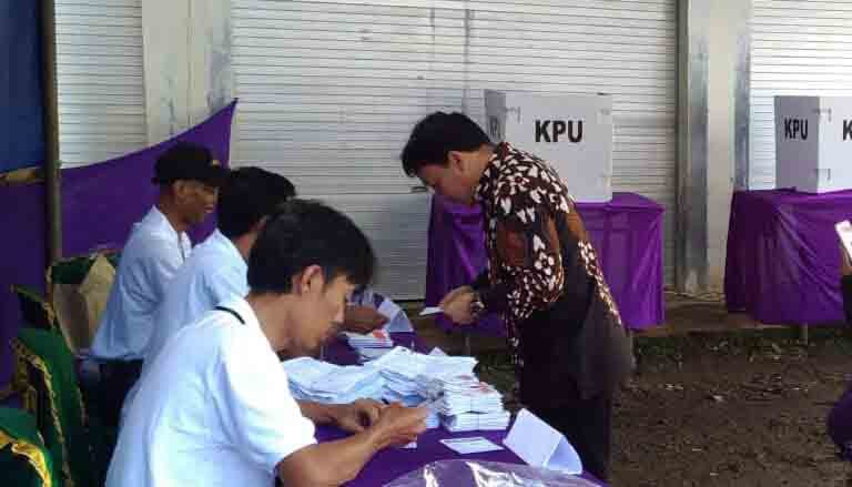Nyoblos di TPS 17 Dramaga, Bayu Yakin Menang