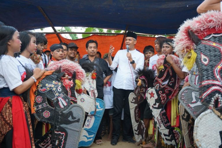 Survei : Mayoritas Pemilih Jokowi di Jateng Tak Pilih Ganjar-Taj Yasin