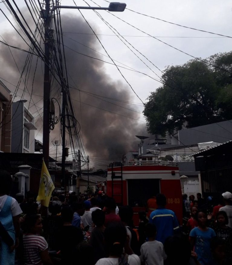 Pemukiman Padat Johar Baru Dilalap Si Jago Merah