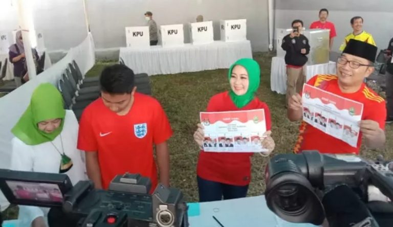 Nyoblos di TPS 21, Kang Emil Ngaku Tak Bisa Tidur Nyenyak