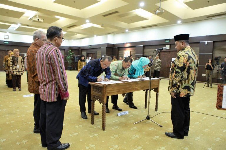 Sesmenkop UKM Lantik 13 Pejabat Fungsional Baru