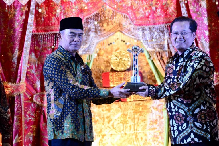 DKI Jakarta Kembali Raih Juara Umum Olimpiade Sains Nasional