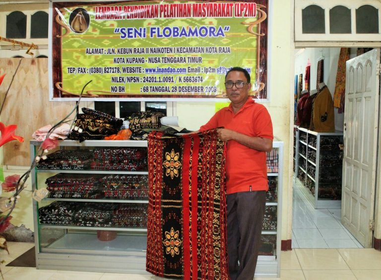 Kisah Sukses Pendiri Tenun Ikat “Ina Ndao”
