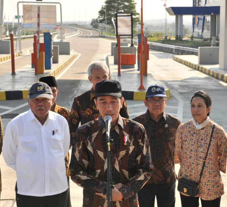 Jokowi Minta Pedagang Batik Hingga Wedang Ronde Ramaikan Rest Area