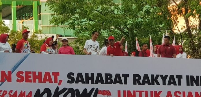 Menteri Pertanian, Amran Sulaiman di acara Jalan Sehat Sahabat Rakyat di Makassar, Minggu (29/7/2018)