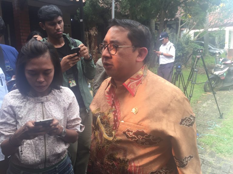 Fadli Zon Ingatkan Jokowi Jangan Tarik TNI/Polri ke Politik Praktis