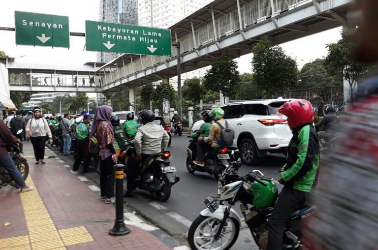 Tersedia Titik Penjeputan, Tak Ada Lagi Alasan Ojol Mangkal di Bahu Jalan