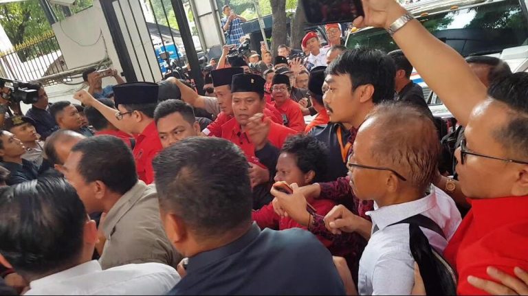 Politikus PDIP Sebut Mobil Mewah Hari Tanoesoedibyo Pemicu Kericuhan di KPU