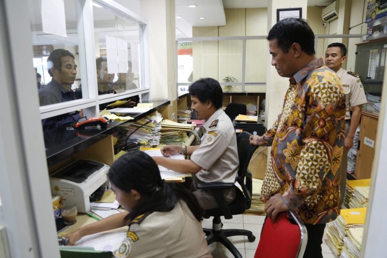 Sidak BBKP Surabaya, Mentan Cek Prizinan Hingga Disiplin Pegawai
