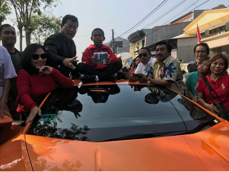 Hotman Paris Siapkan Rp 25 Juta untuk Bocah Pemanjat Tiang Bendera