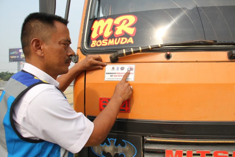 Hari Ketiga Operasi ODOL, Petugas Tindak 186 Kendaraan di Tol Jakarta-Tangerang