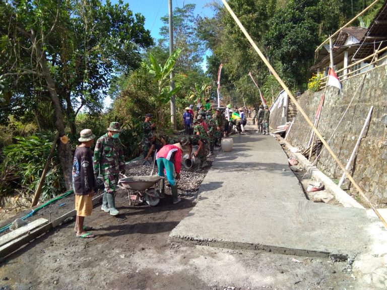 Gandeng Masyarakat, TNI Laksanakan Kegitan TMMD ke-102
