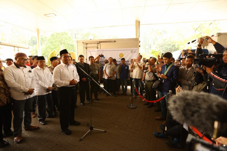 Menteri Amran Sumbangkan 1 Tahun Gajinya untuk Korban Gempa Lombok
