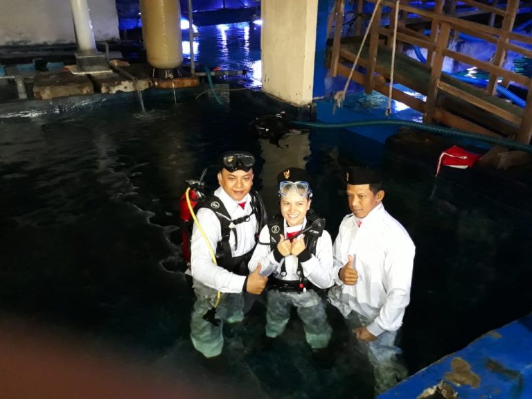 Marsha Aruan Bangga Diminta Bentangkan Merah Putih di Seaworld