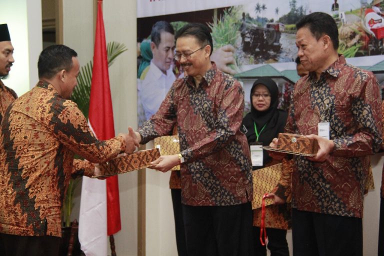 Kementan Beri Penghargaan Petani, Gapoktan dan Penyuluh Berprestasi