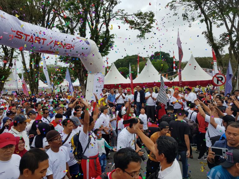 Ribuan Warga Kota Balikpapan Antusias Ikuti Jalan Sehat-Pesta Rakyat
