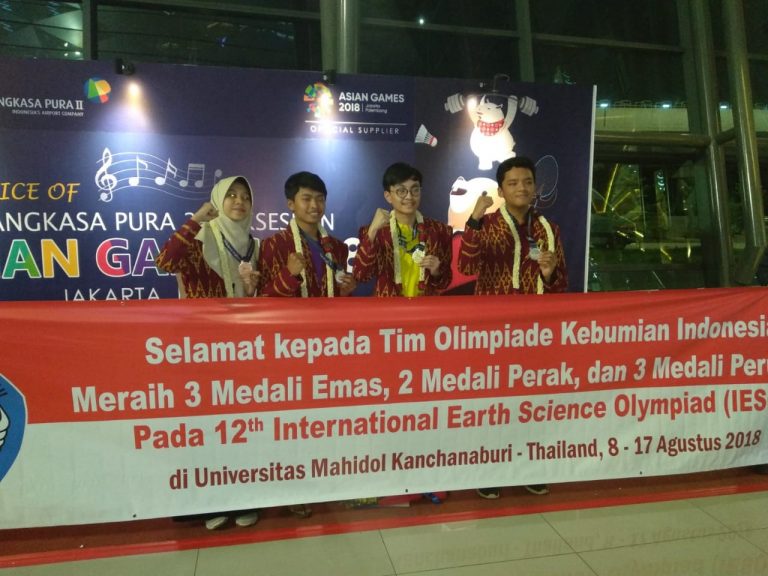 Siswa Indonesia Boyong 3 Emas pada Olimpiade Internasional di Thailand