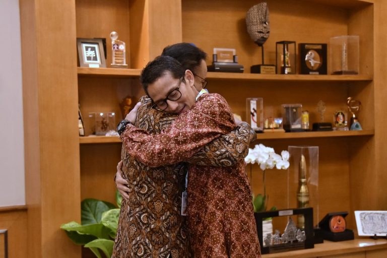 Pesan Haru Anies Baswedan untuk Sandiaga Uno