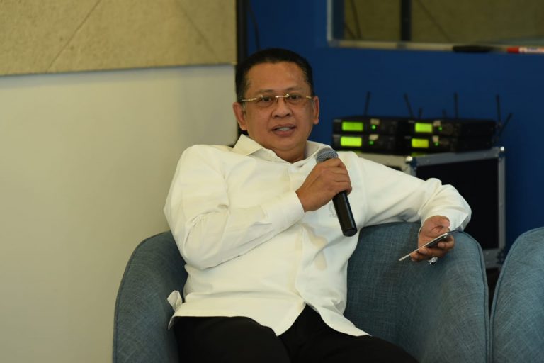 Dibanding Prabowo, Bamsoet Lebih Senang Komentari Gaya Milenial Jokowi