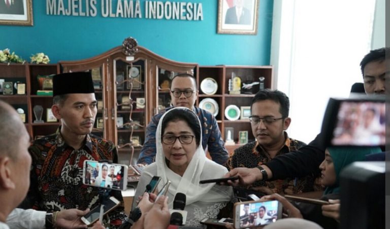 Kemenkes Bakal Ajukan Sertifikat Halal Produk Vaksin MR