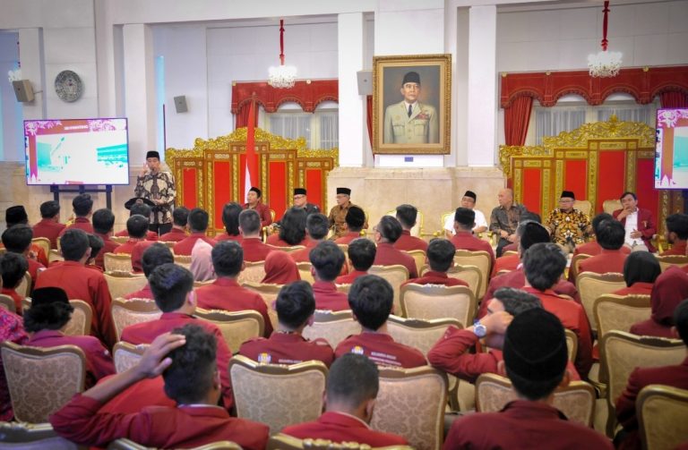 Jokowi Cerita Pentingnya Infrastruktur di Hadapan Ratusan Aktivis IMM