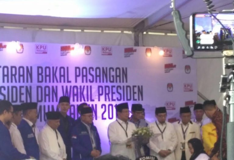 Prabowo Sumringah saat Pendaftaran Diantar Tiga Anak Mantan Presiden