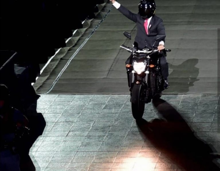 PKPI Puji Atraksi Jokowi saat Naik Motor di GBK