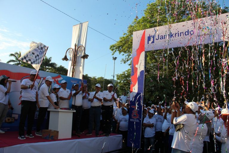 Ribuan Masyarakat Gorontalo Meriahkan Jalan Sehat Jamkrindo